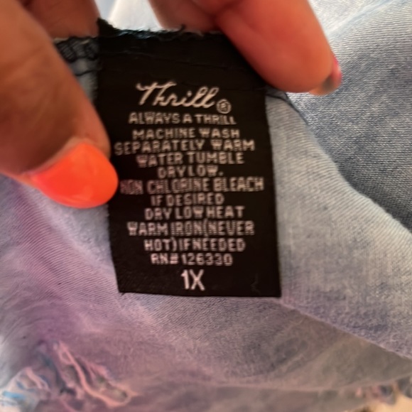 SUPER CUTE Distressed Denim Button Front Shirt - Size 1X Jean Top 💙💙💙 - Picture 6 of 7